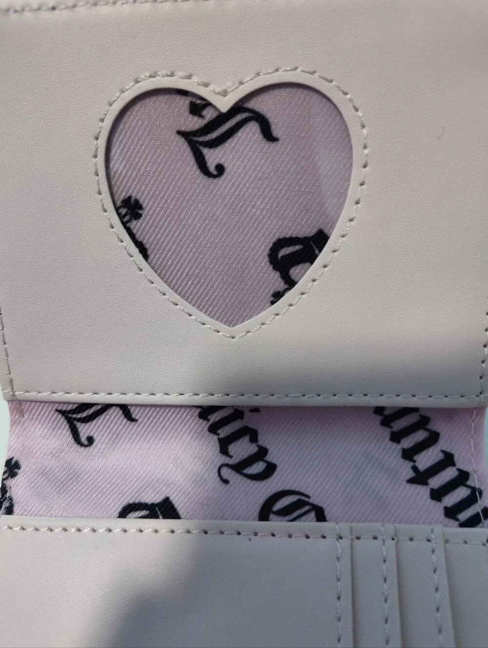 Juicy Couture Embossed Beige Logo Bifold Wallet + Flower Bling Keychains 4 X 4